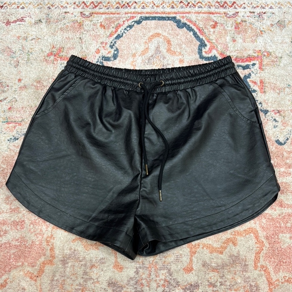 Mittoshop Faux leather shorts new without tags